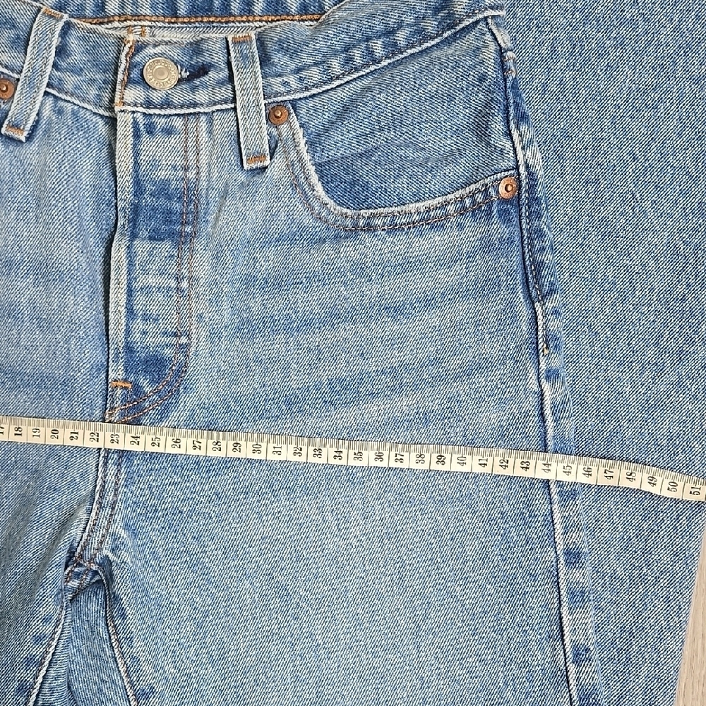 Levi's 501 Light Blue Straight Jeans - Picture 6 of 10